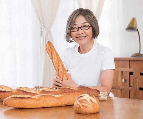 代表：石臥博代